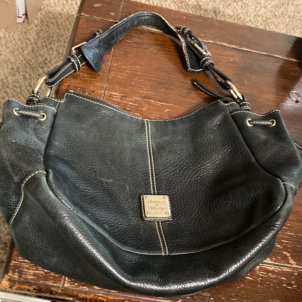 Dooney & Bourke med size black leather pebble bag